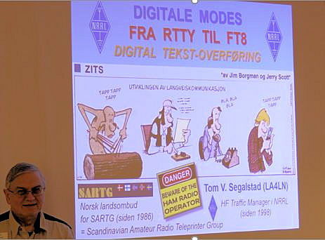 Tom V. Segalstad (LA4LN) foredrar om digitale modes. Foto: Jan Helge Larsen, LA3PK.