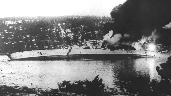 Slagskipet Blücher synker 9. april 1940 ved Oscarsborg.