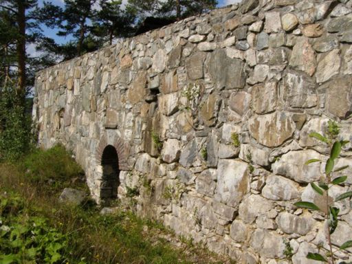 Basmo festning fra 1600-tallet skulle holde svenskene på avstand. Foto: T.V. Segalstad.