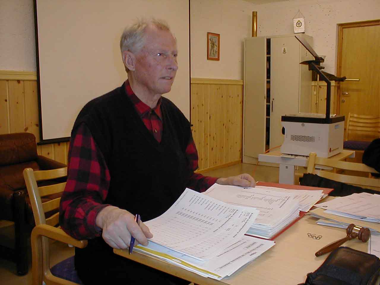 Tidligere formann Haugland leder styremøtet med hård hånd ...